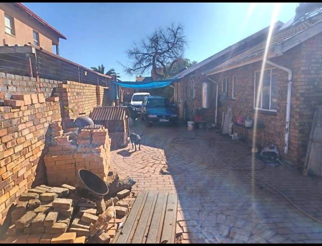 3 BEDROOM HOUSE FOR SALE IN LENASIA SOUTH